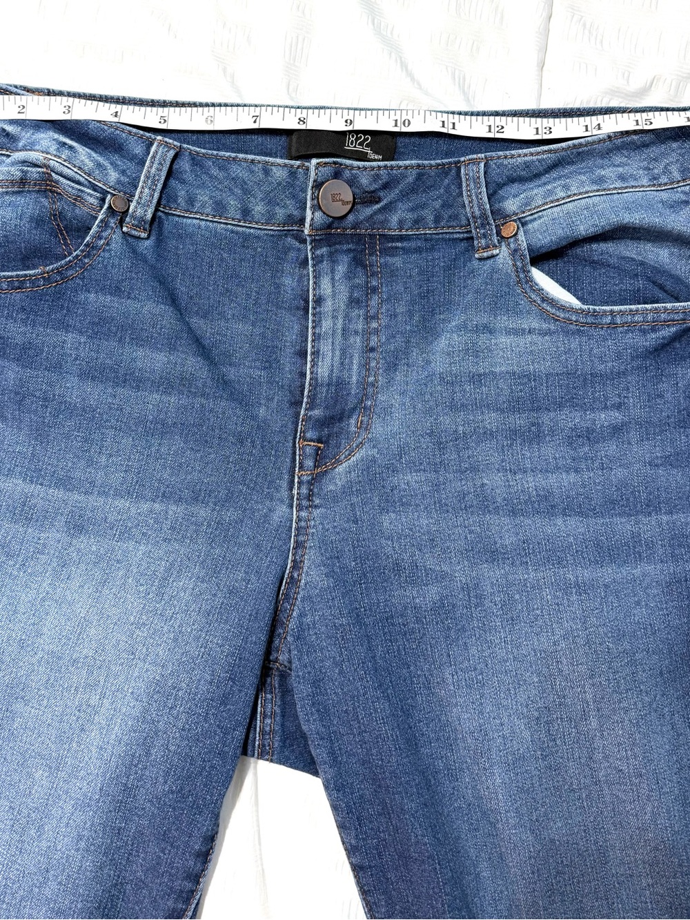 Women’s Classic Blue Jeans - Straight Fit - Picture 6 of 7